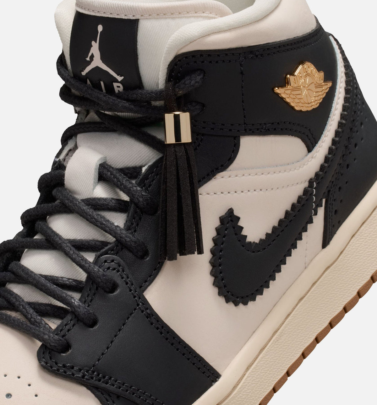 Air Jordan 1 Mid SE Women's Lifestyle Shoe – Off-Noir/Chalk/Pearl White
